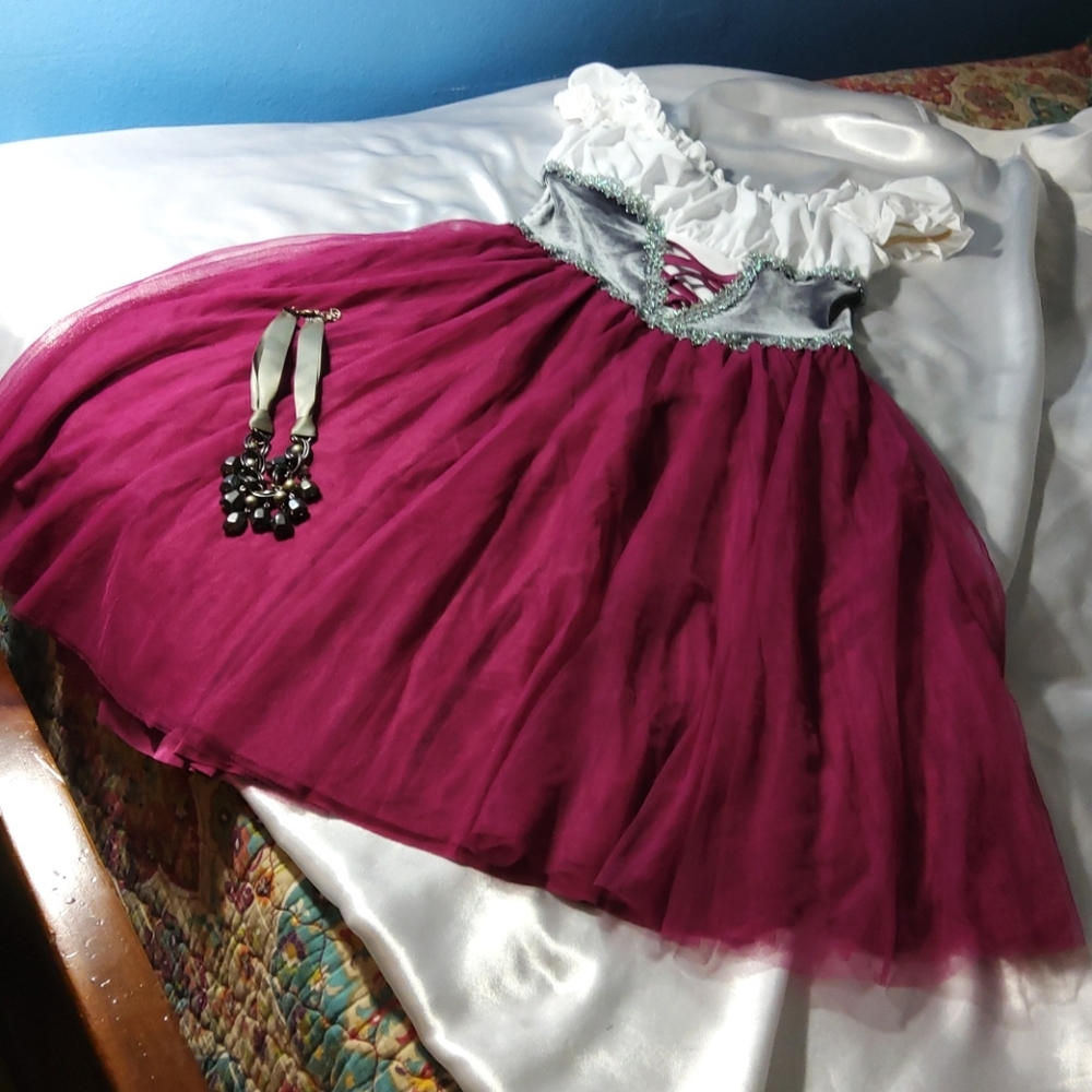 ... I'm selling a Dress